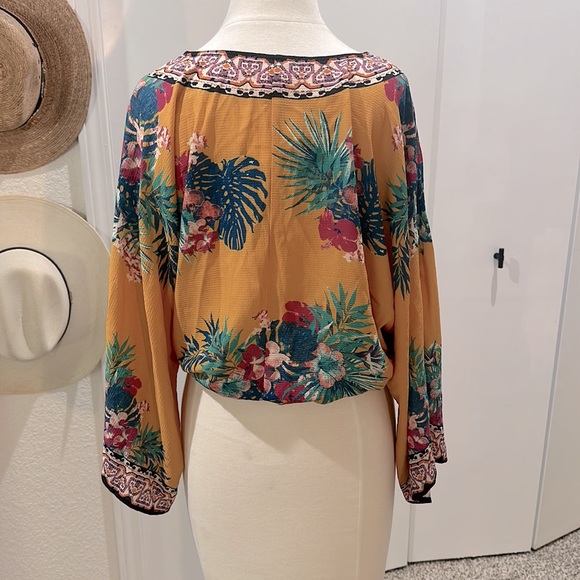 Tropical Blouse - Picture 3 of 5